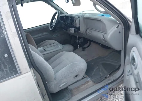 1998 Chevrolet C1500 Fleetside z USA, uszkodzony, nr VIN 2GCEC19R3W1137824